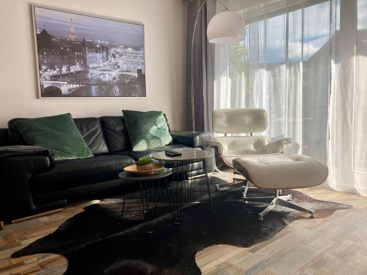 SaarApartments: Adults-Only Business & Holiday Stays with Netflix Saarbruecken Exterior photo